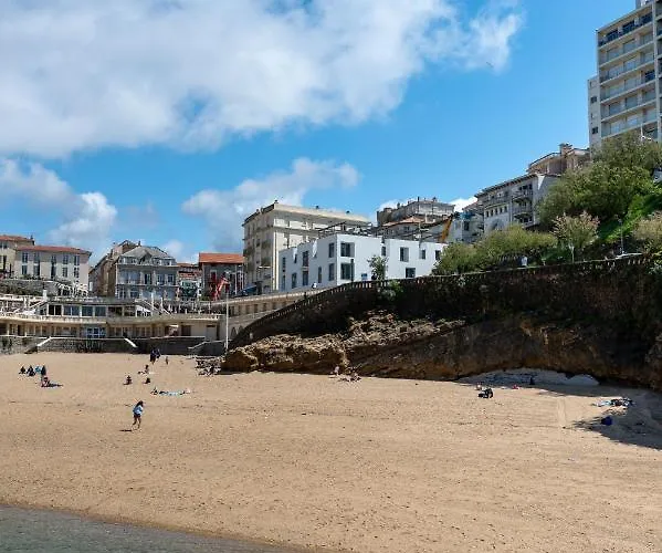 Découvrez les hôtels à Biarritz offrant une vue imprenable sur la mer
